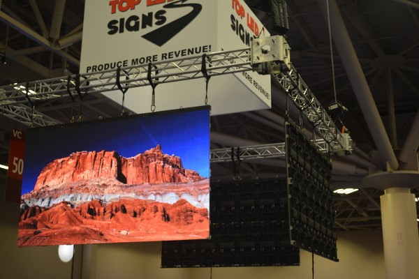 airport-hall-led-screen
