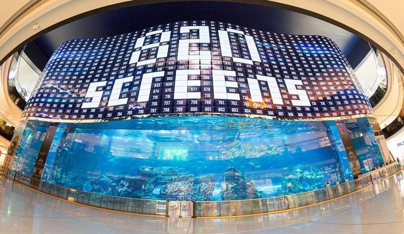 If you want the transparent splicing screen to show a better effect, the video source is a technical job, especially as a live broadcast background(图1)